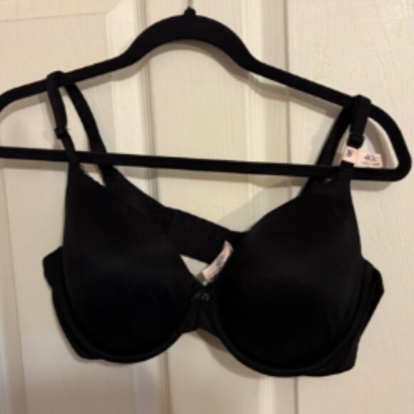 Victoria’s Secret Black Underwire Bra – Size 40C | Smooth Support, Everyday Lift - Picture 2 of 5